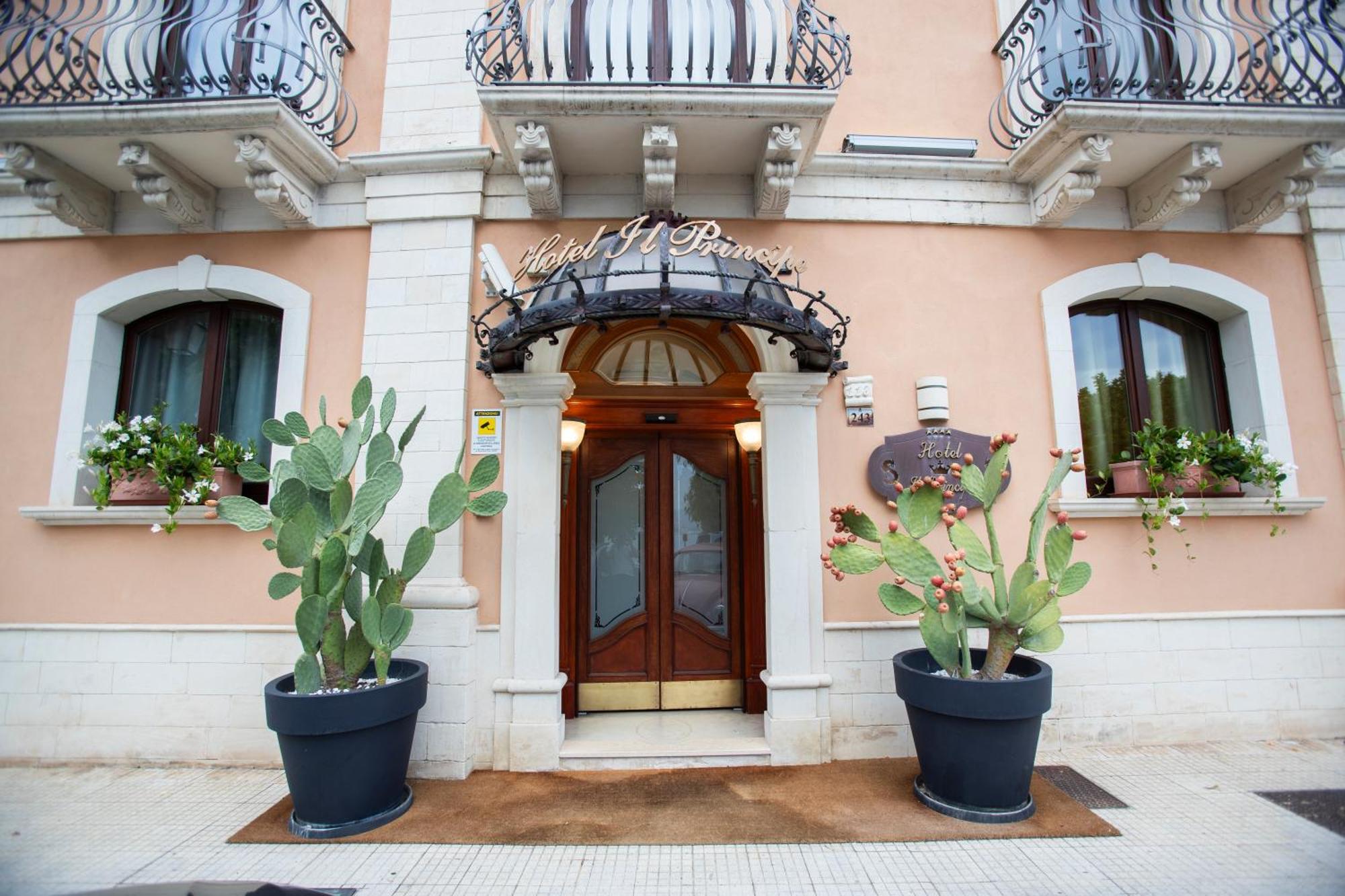 4 Hotel sul Mare vicino al Porto di Milazzo da Conoscere