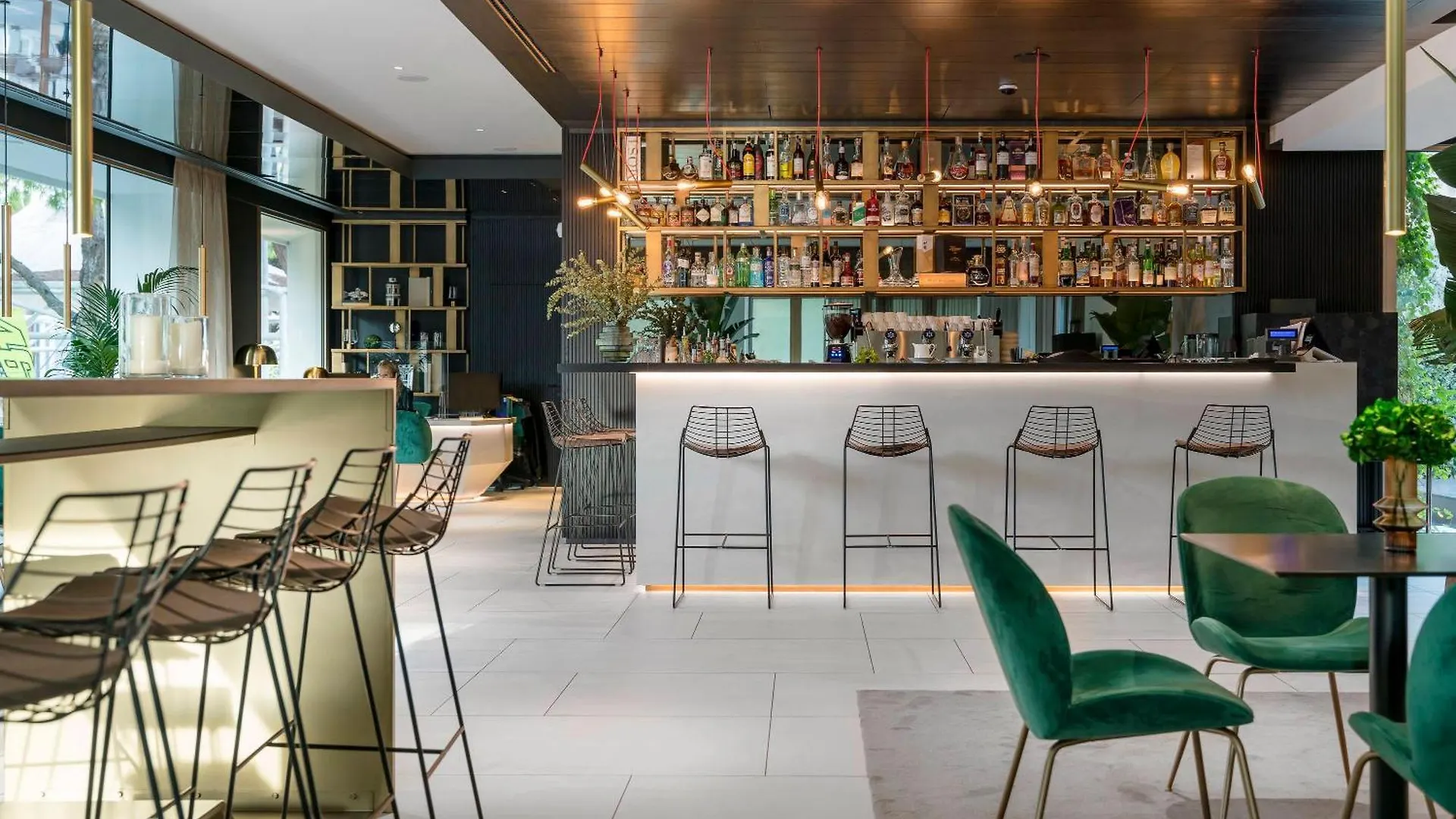 Vicino a Oltremare: 5 Hotel Business a Confronto