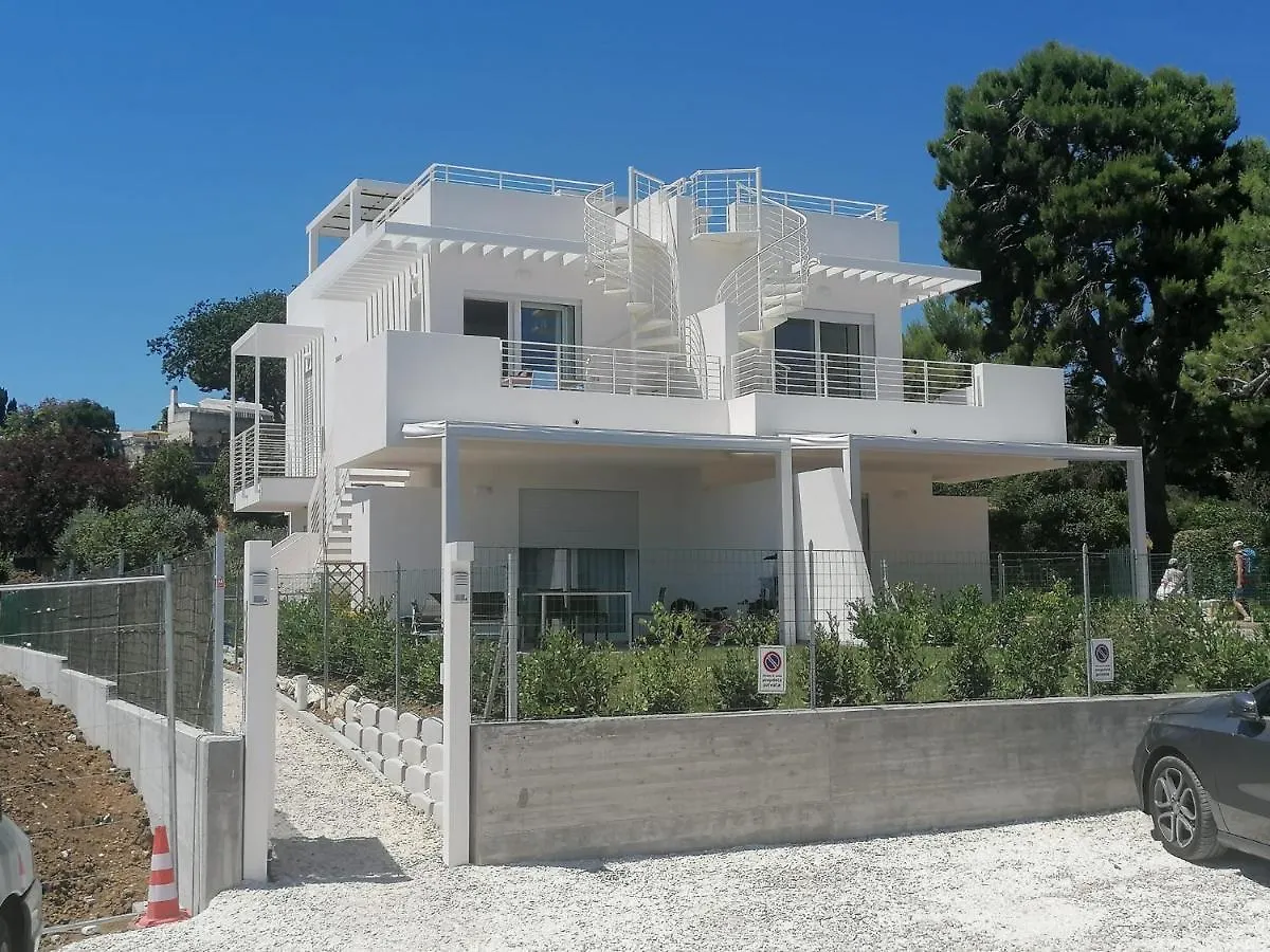 6 Hotel con Spiaggia vicino al Conero Golf Club che Vale la Pena Prenotare